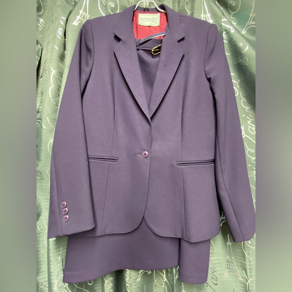 Vintage Levi Strauss & Co polyester suit with plum skinny belt. size 8